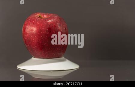 Fruits aux pommes. La pomme est le pseudo-fruit de l'arbre de pommiers (Malus domestica), un arbre de la famille des Rosacées. C'est l'un des plus cultivés et co Banque D'Images