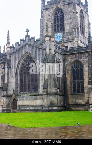 8 juillet 2020 Cathédrale de Sheffield sur Church Street, Sheffield, Angleterre. Ce bâtiment avec son imposant clocher et ses remparts est un bel exemple d'anci Banque D'Images