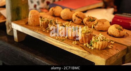 Nourriture de chaat indienne exposée à un festival de nourriture Banque D'Images