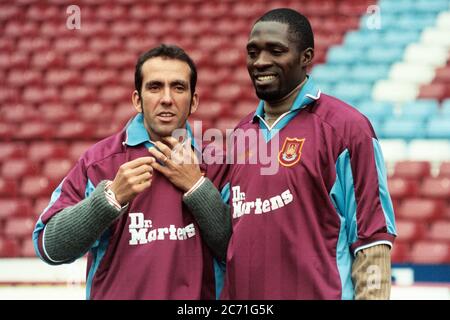 Paolo Di Canio et Marc Vivien foe de West Ham Unis Banque D'Images