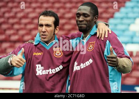 Paolo Di Canio et Marc Vivien foe de West Ham Unis Banque D'Images