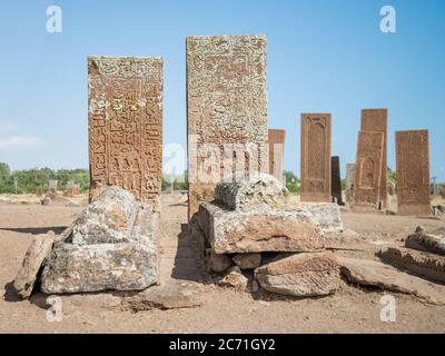 Bitlis, Turquie - 28 septembre 2013 : cimetière Seljuk d'Ahlat, les pierres tombales des notables islamiques médiévaux Banque D'Images