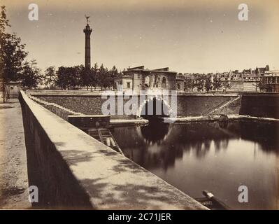 Casernes poste, place de la Bastille; tunnel du canal et colonne de juillet 1871. Banque D'Images