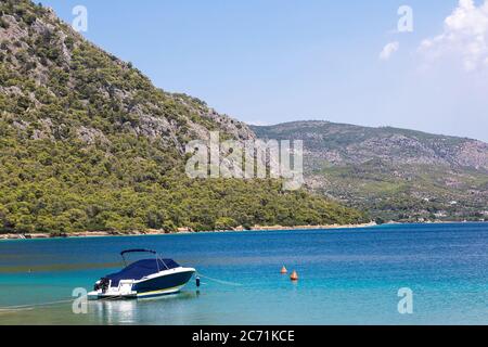 Lac de Vouliagmeni près de Loutraki en été, Grèce Banque D'Images