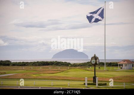 Turnberry, Écosse, Royaume-Uni. 13 juillet 2020. Photo : de nouveaux appels à une enquête sur les affaires de Trump ont été lancés après que le complexe hôtelier de Trump Turnberry envisage d'agrandir le complexe et de construire un nouveau développement sur la terre environnante à l'ouest du complexe hôtelier. Crédit : Colin Fisher/Alay Live News Banque D'Images