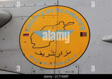 Insigne de 'Einsatzgeschwader Mazar-e Sharif' (force aérienne allemande) sur l'admission d'air tribord d'un avion de combat multirôle Panavia Tornado Banque D'Images