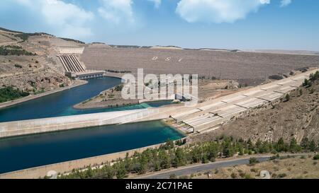 Adiyaman, Turquie - juillet 2018 : barrage Ataturk sur l'Euphrate Banque D'Images