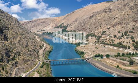 Le fleuve Firat Euphrate s'élève de l'Anatolie orientale, coule généralement vers le sud à travers le sud-est de la Turquie autour de Sanliurfa, Adiyaman et Gaziantep Banque D'Images