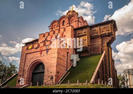 Célèbres portes d'or à Kiev - l'un des endroits touristiques les plus visités de la ville, l'Ukraine. Banque D'Images