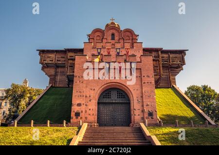 Célèbres portes d'or à Kiev - l'un des endroits touristiques les plus visités de la ville, l'Ukraine. Banque D'Images