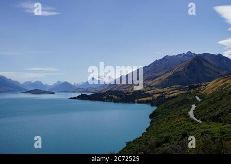 Route vers Glenorchy le long du lac Wakatipu Banque D'Images