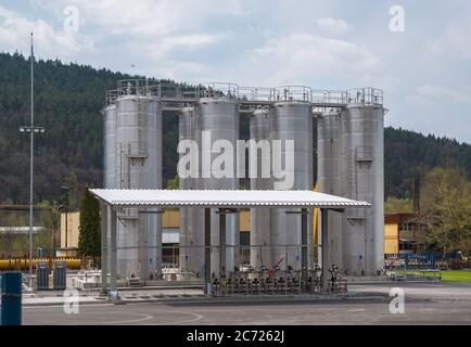 Silo chimique en acier inoxydable. Banque D'Images