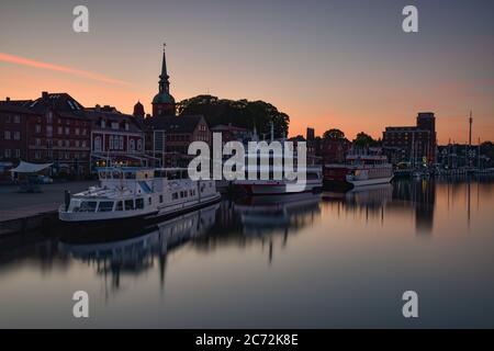 Scène nocturne à la ville de pêcheurs de Kappeln an der Schlei en Allemagne Banque D'Images