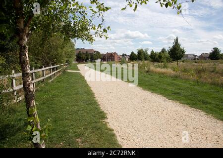 Pistes cyclables dans le village de long Marston Garden, projet de développement de la communauté de 4000 maisons attrayantes bien conçues de haute qualité sur l'ancien bro Banque D'Images