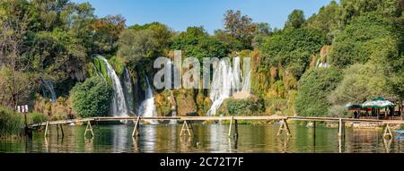 Cascade de Kravica sur la rivière Trebizat en Bosnie-Herzégovine Banque D'Images