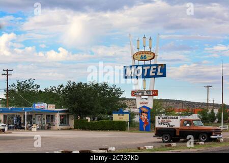 Seligman, Az / USA – 15 août 2013 : le Stagecoach 66 Motel sur la route historique 66 à Seligman, Arizona. Banque D'Images