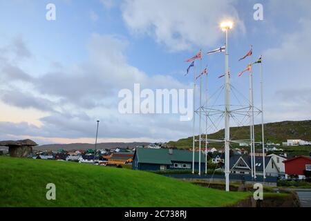 Drapeaux avec drapeaux des pays nordiques sur le sol de la Maison nordique.Torshavn.Streymoy.Faroe Island.Territory of Denmark Banque D'Images