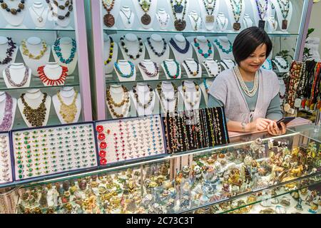 San Francisco California,Chinatown,Grant Street,Chinatown,shopping shopper shoppers magasins marché marchés achats vente, magasins de détail bustin Banque D'Images