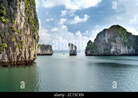 Vue magnifique sur la mer, baie d'Ha long, Vietnam Banque D'Images