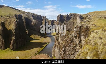Le pittoresque Fjadrargljufur Canyon dans le sud de l'Islande Banque D'Images
