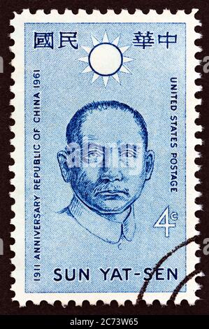 USA - VERS 1961: Un timbre imprimé aux Etats-Unis émis pour le 50ème anniversaire de la République de Chine (Taiwan) montre Sun Yat-sen, vers 1961. Banque D'Images