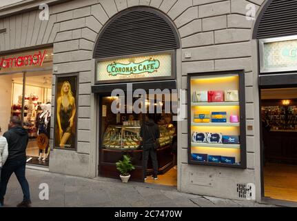 Florence, Italie - 04 novembre 2017 : Coronas Cafè, la célèbre pâtisserie, bar et boutique de glaces de Florence, situé dans la via dei Calzaiuoli. Banque D'Images