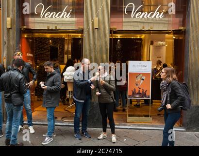 Florence, Italie - 04 novembre 2017 : façade extérieure de la boutique de glaces Venchi, célèbre pour la qualité supérieure du chocolat et de la glace. Il est situé Banque D'Images