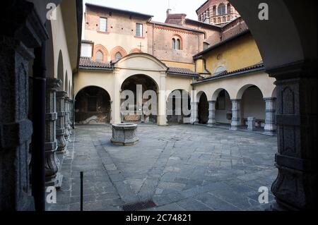 Italie, Lombardie, Monza, extérieur, cathédrale, cloître externe Banque D'Images