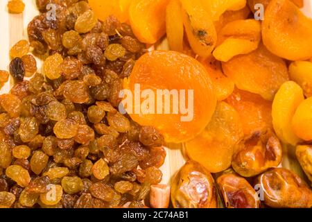 Raisins secs, abricots secs gros plan, bonbons à texture orientale Banque D'Images