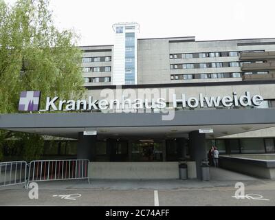 Cologne, Allemagne. 04e juillet 2020. L'entrée de l'hôpital municipal Holweide - Kliniken der Stadt Köln gGmbH crédit: Horst Galuschka/dpa/Alay Live News Banque D'Images