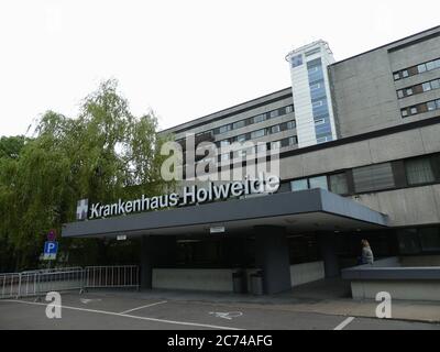 Cologne, Allemagne. 04e juillet 2020. L'entrée de l'hôpital municipal Holweide - Kliniken der Stadt Köln gGmbH crédit: Horst Galuschka/dpa/Alay Live News Banque D'Images