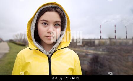 Adolescente protestant contre le changement climatique. Vendredi pour l'avenir Banque D'Images