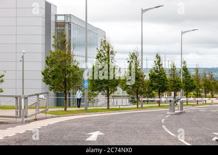 Hollyhill, Cork, Irlande. 14 juillet 2020. La deuxième plus haute cour de l'Union européenne statue mercredi dans un appel interjeté par Apple et l'Irlande contre une décision de 2016 selon laquelle la société américaine doit payer 13 milliards d'euros en contre-impôts à l'Irlande. Apple et l'Irlande, dont l'économie bénéficie de l'accueil d'un certain nombre de sociétés multinationales, ont entamé un recours contre cette décision et l'État irlandais a été officiellement notifié que le Tribunal général de l'Union européenne (GCUE) va rendre son arrêt dans l'affaire des aides d'État d'Apple le mercredi 15 juillet. Crédit : David Creedon/Alay Live News Banque D'Images