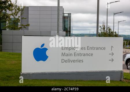 Hollyhill, Cork, Irlande. 14 juillet 2020. La deuxième plus haute cour de l'Union européenne statue mercredi dans un appel interjeté par Apple et l'Irlande contre une décision de 2016 selon laquelle la société américaine doit payer 13 milliards d'euros en contre-impôts à l'Irlande. Apple et l'Irlande, dont l'économie bénéficie de l'accueil d'un certain nombre de sociétés multinationales, ont entamé un recours contre cette décision et l'État irlandais a été officiellement notifié que le Tribunal général de l'Union européenne (GCUE) va rendre son arrêt dans l'affaire des aides d'État d'Apple le mercredi 15 juillet. Crédit : David Creedon/Alay Live News Banque D'Images