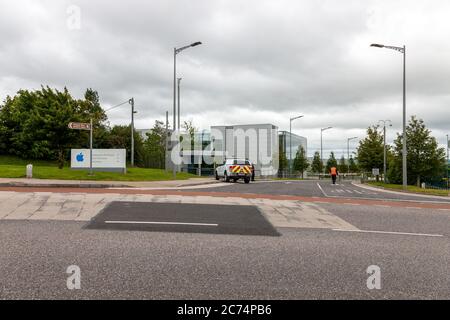 Hollyhill, Cork, Irlande. 14 juillet 2020. La deuxième plus haute cour de l'Union européenne statue mercredi dans un appel interjeté par Apple et l'Irlande contre une décision de 2016 selon laquelle la société américaine doit payer 13 milliards d'euros en contre-impôts à l'Irlande. Apple et l'Irlande, dont l'économie bénéficie de l'accueil d'un certain nombre de sociétés multinationales, ont entamé un recours contre cette décision et l'État irlandais a été officiellement notifié que le Tribunal général de l'Union européenne (GCUE) va rendre son arrêt dans l'affaire des aides d'État d'Apple le mercredi 15 juillet. Crédit : David Creedon/Alay Live News Banque D'Images