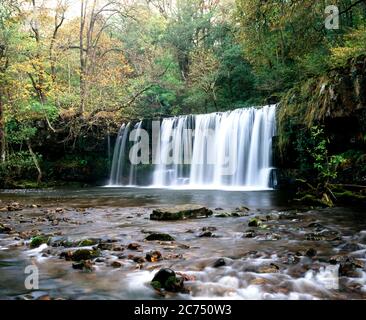 Scwd Ddwli Waterfall, River Nedd, Upper Neath Valley, Brecon Beacons National Park, Powys, pays de Galles. Banque D'Images