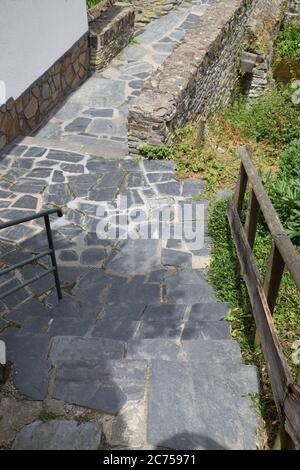 Ancien pont 'Jakobsbrücke' dans le Monreal médiéval Banque D'Images