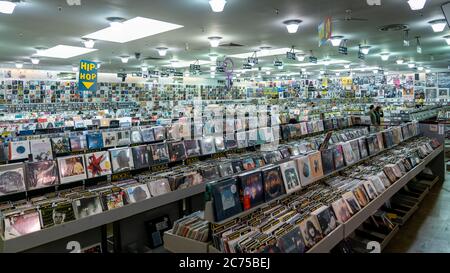San Francisco, Californie, Etats-Unis, août 2019: Magasin de musique avec image rétro de style de boîtes avec disques de platine vinyle, San Francisco, Etats-Unis Banque D'Images