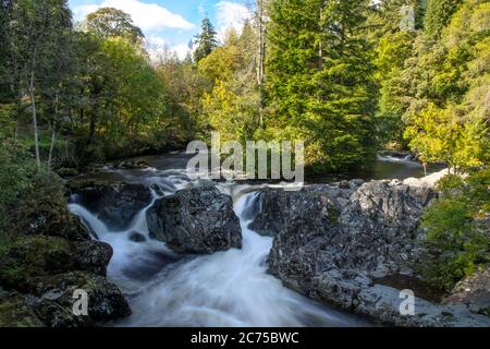 Les chutes de Pont y-pair le long de la rivière Llugwy à Betws-y-Coed, dans le parc national de Snowdonia, au pays de Galles, au Royaume-Uni Banque D'Images