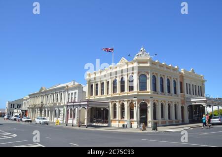 Oamaru est la plus grande ville du district de Waitaki, la plus célèbre pour sa colonie de pingouins et son architecture calcaire de la Cité victorienne. Banque D'Images