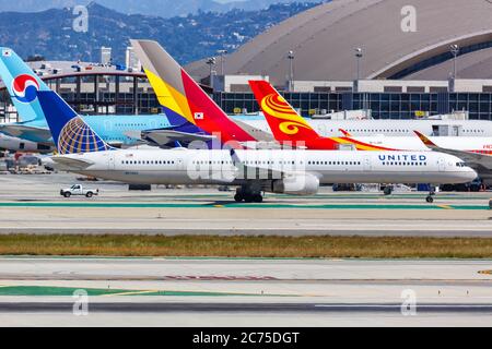 Los Angeles, Californie - 12 avril 2019 : avion Boeing 757-300 de United Airlines à l'aéroport international de Los Angeles (LAX) en Californie. Boeing est Banque D'Images