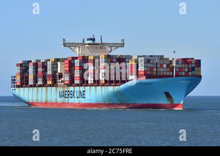 Eugen Maersk passant Cuxhaven en direction de Hambourg Banque D'Images