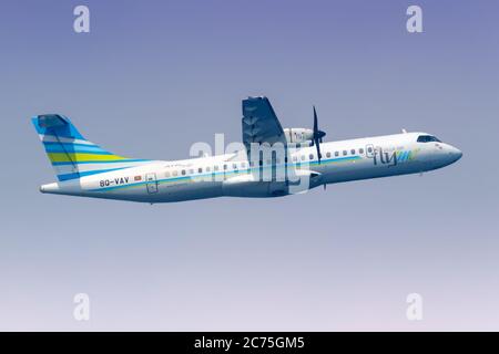 Homme, Maldives - 19 février 2018: Avion FlyMe Villa Air ATR-72 à l'aéroport de Malé (MLE) aux Maldives. Banque D'Images