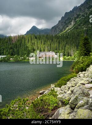 Popradske pleso près de Strbske pleso en Slovaquie. Banque D'Images