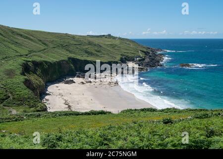 Portheras Cove, baie d'eau et plage près de Pendeen, Cornwall, Royaume-Uni Banque D'Images