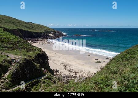 Portheras Cove, baie d'eau et plage près de Pendeen, Cornwall, Royaume-Uni Banque D'Images