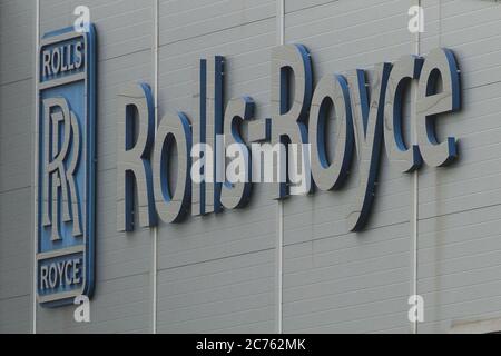 Inchinnan, Écosse, Royaume-Uni. 14 juillet 2020. Photo : l'usine Rolls Royce située au nord de l'aéroport de Glasgow va supprimer 700 emplois, soit plus de la moitié des 1,300 000 employés, ce qui accuse le ralentissement mondial dû à la crise du coronavirus (COVID19). Rolls Royce, qui fournit des moteurs d'avion, réduit ses effectifs, car les compagnies aériennes doivent abattre une grande partie de leur flotte d'avions et réduire ou annuler de nouvelles commandes d'avions, a provoqué un énorme choc dans l'industrie aéronautique mondiale. Crédit : Colin Fisher/Alay Live News Banque D'Images