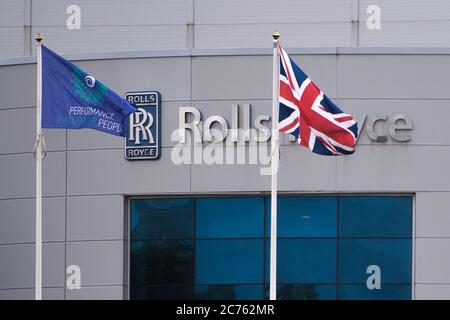 Inchinnan, Écosse, Royaume-Uni. 14 juillet 2020. Photo : l'usine Rolls Royce située au nord de l'aéroport de Glasgow va supprimer 700 emplois, soit plus de la moitié des 1,300 000 employés, ce qui accuse le ralentissement mondial dû à la crise du coronavirus (COVID19). Rolls Royce, qui fournit des moteurs d'avion, réduit ses effectifs, car les compagnies aériennes doivent abattre une grande partie de leur flotte d'avions et réduire ou annuler de nouvelles commandes d'avions, a provoqué un énorme choc dans l'industrie aéronautique mondiale. Crédit : Colin Fisher/Alay Live News Banque D'Images