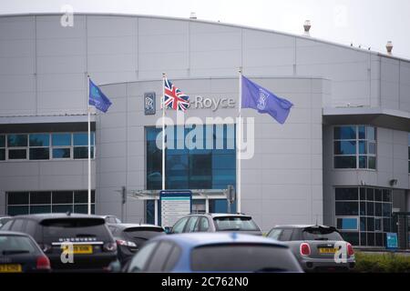 Inchinnan, Écosse, Royaume-Uni. 14 juillet 2020. Photo : l'usine Rolls Royce située au nord de l'aéroport de Glasgow va supprimer 700 emplois, soit plus de la moitié des 1,300 000 employés, ce qui accuse le ralentissement mondial dû à la crise du coronavirus (COVID19). Rolls Royce, qui fournit des moteurs d'avion, réduit ses effectifs, car les compagnies aériennes doivent abattre une grande partie de leur flotte d'avions et réduire ou annuler de nouvelles commandes d'avions, a provoqué un énorme choc dans l'industrie aéronautique mondiale. Crédit : Colin Fisher/Alay Live News Banque D'Images