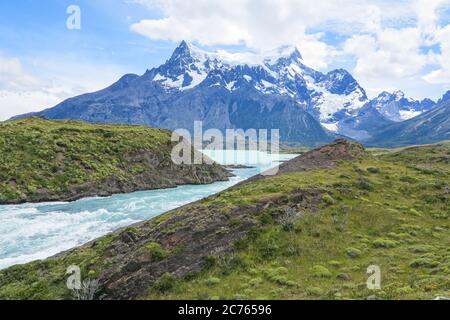 Salto Grande Cascade, rivière Paine, Parc National Torres del Paine, Patagonie, Chili Banque D'Images